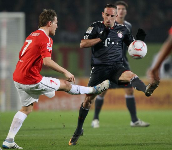 我們拭目以 我們拭目以